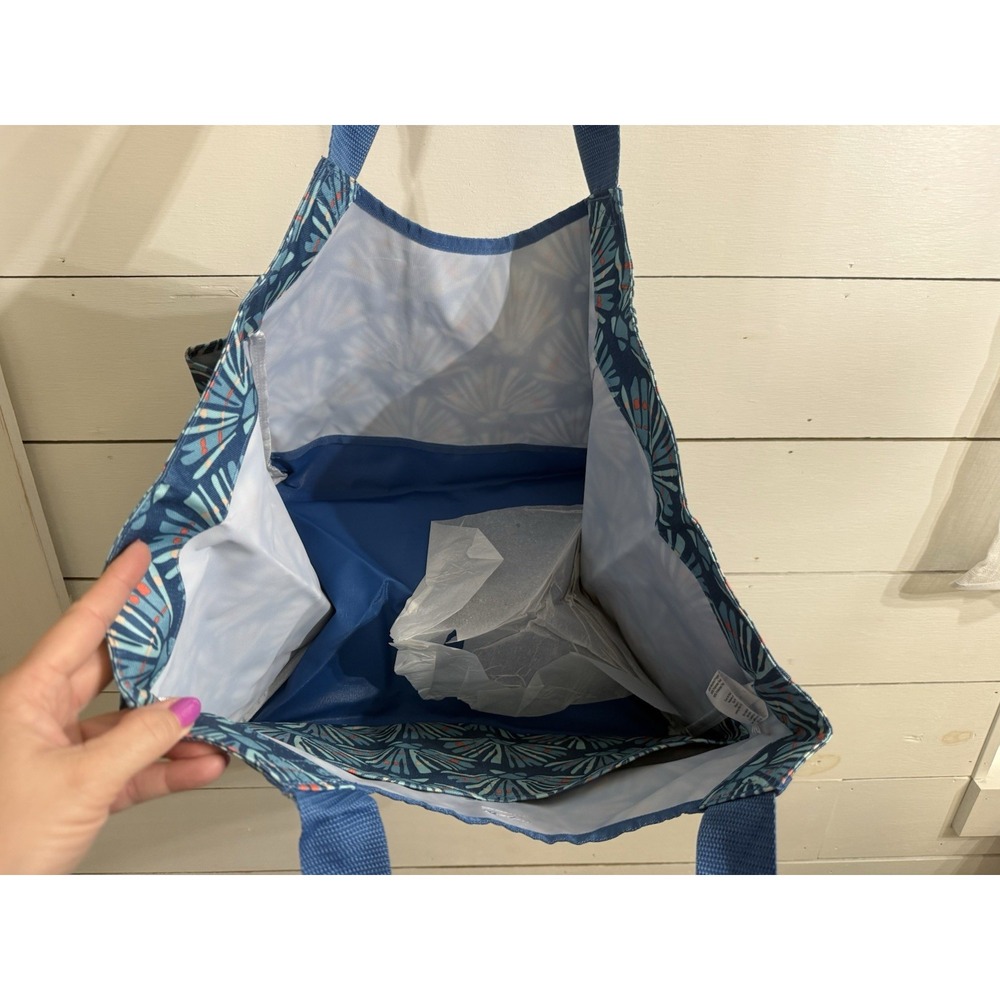 Thirty One Thirtyone 31 Gifts Pick Up and Go Tote -‎ NWOT Blue Etched Shells - Picture 2 of 6